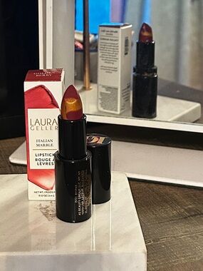 Laura Geller Italian Marble Lipstick Shade: Honey Bun / Warm Neutral & Cinnamon